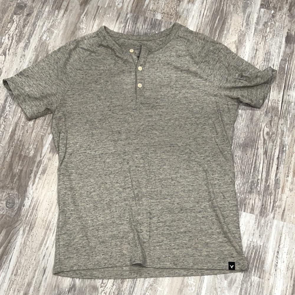 Men’s AE soft gray Henley